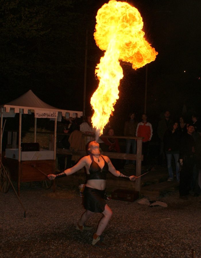 fire-eater-2803634_1920